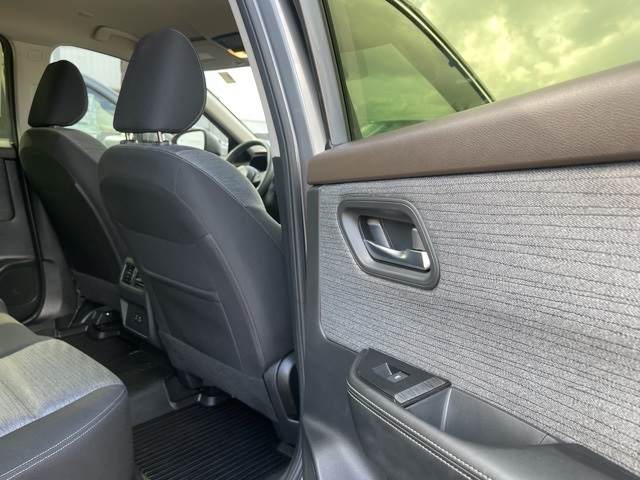 2023 Nissan Rogue SV photo 20
