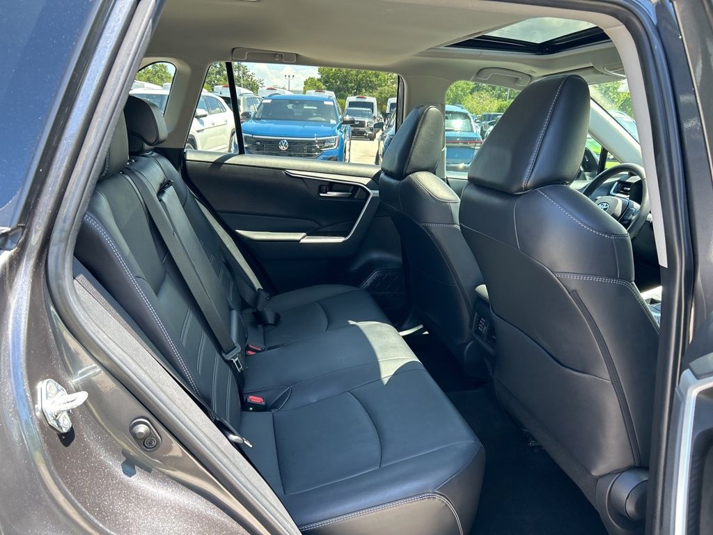 2023 Toyota RAV4 XLE Premium photo 37