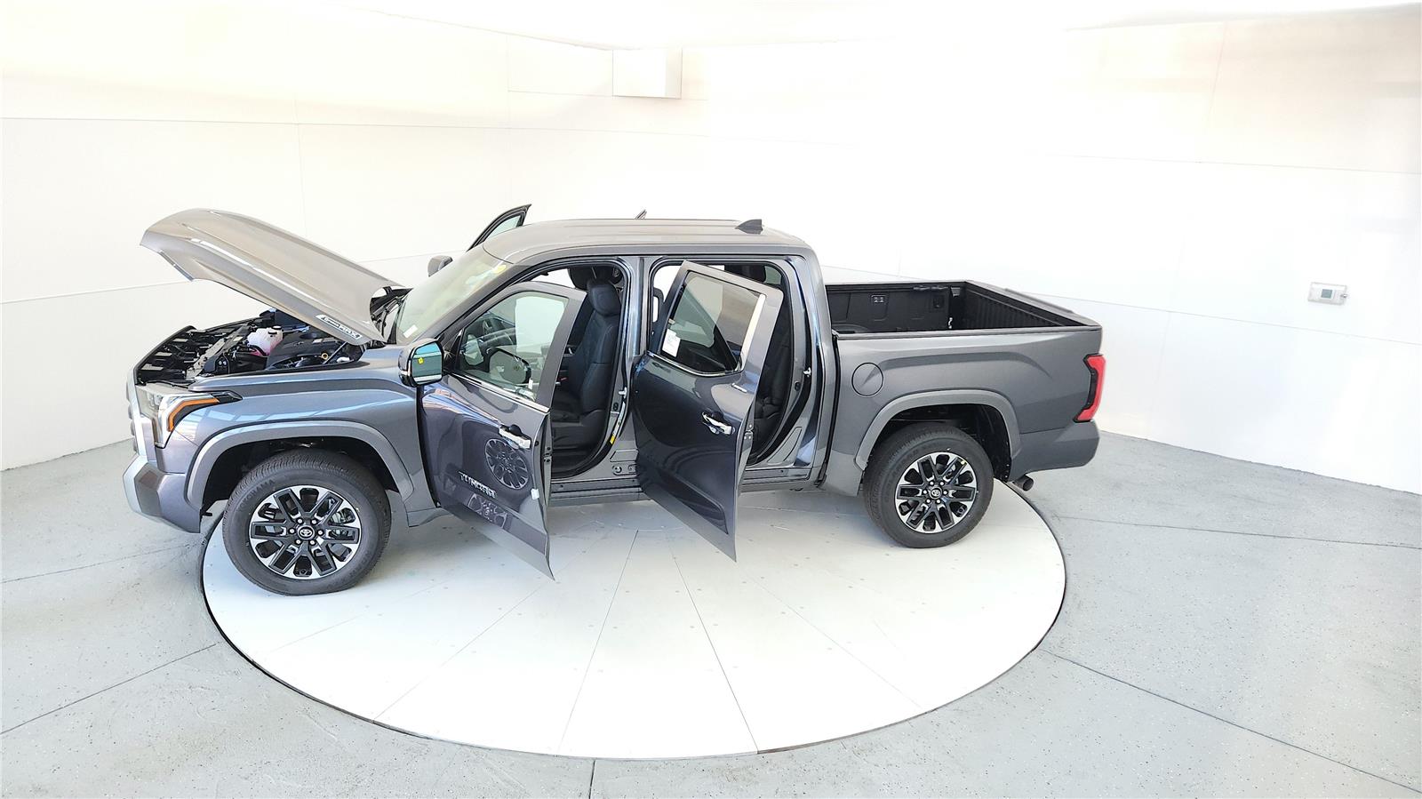 2025 Toyota Tundra Limited CrewMax photo 18