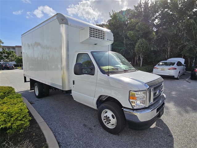 2025 Ford E-450 photo 2