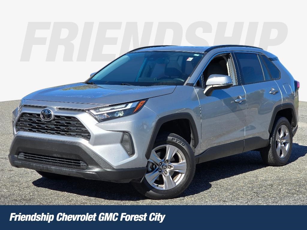 2022 Toyota RAV4 XLE's photo