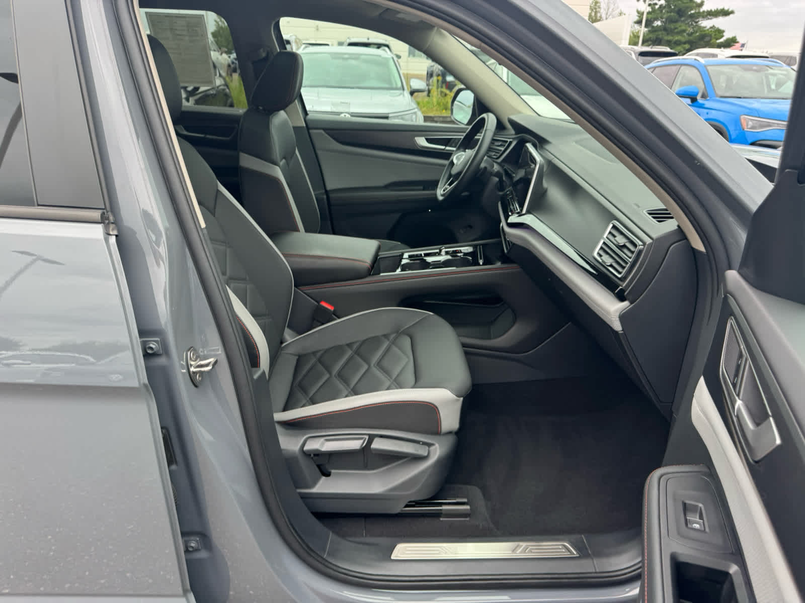 2025 Volkswagen Atlas Peak Edition SE photo 35