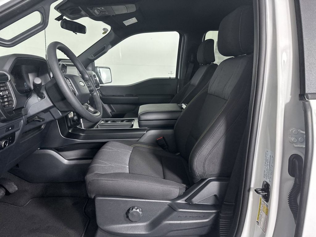 2025 Ford F-150 STX photo 4