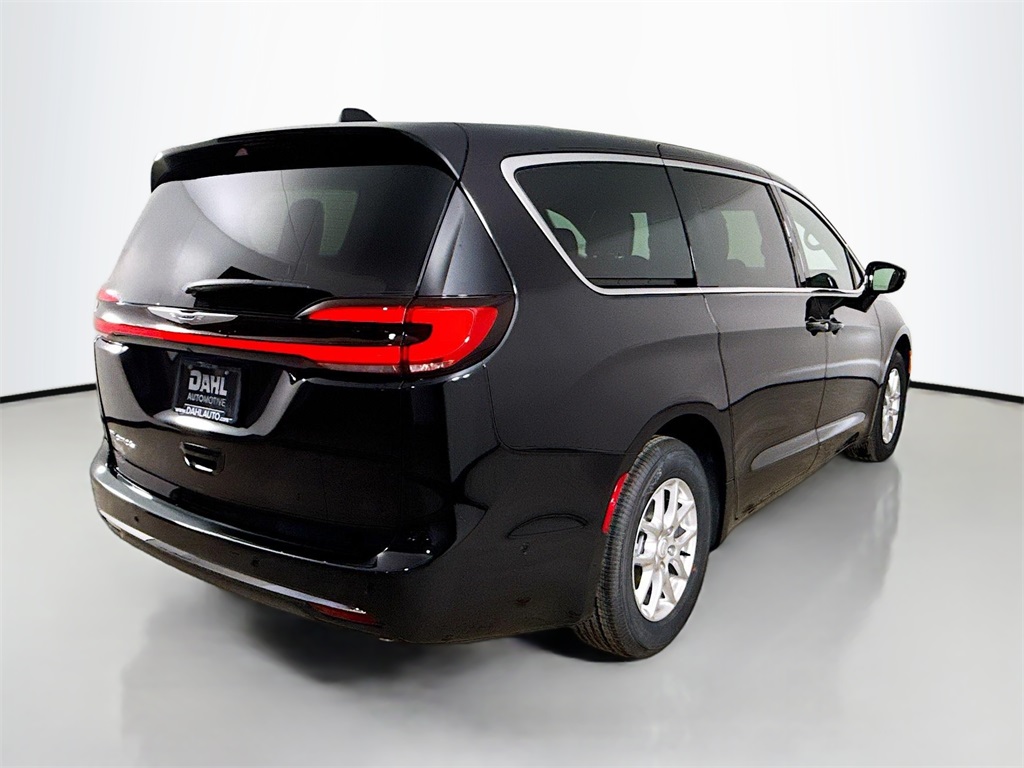 2025 Chrysler Pacifica photo 7