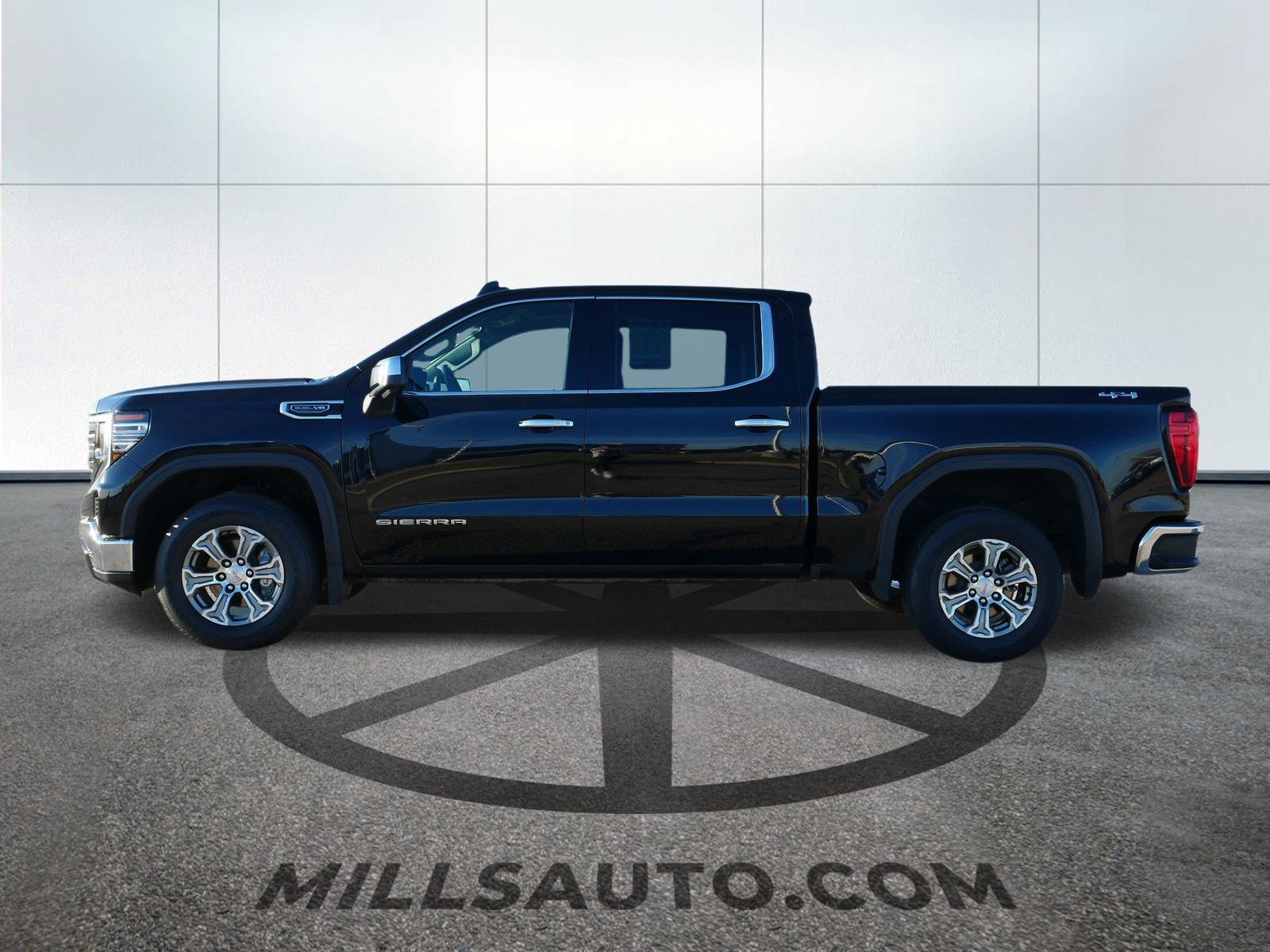 Used 2024 GMC Sierra 1500 SLT with VIN 3GTUUDED1RG388695 for sale in Willmar, Minnesota