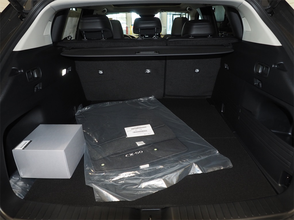 2025 Mazda CX-50 Premium Plus photo 7