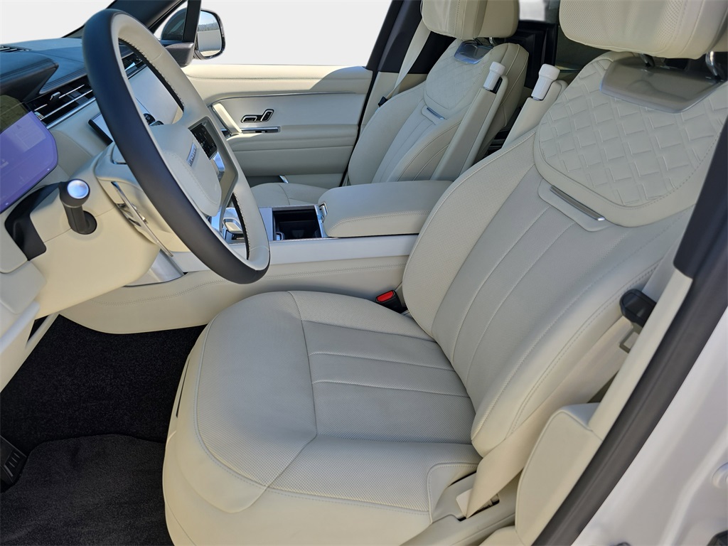 2025 Land Rover Range Rover SV photo 11