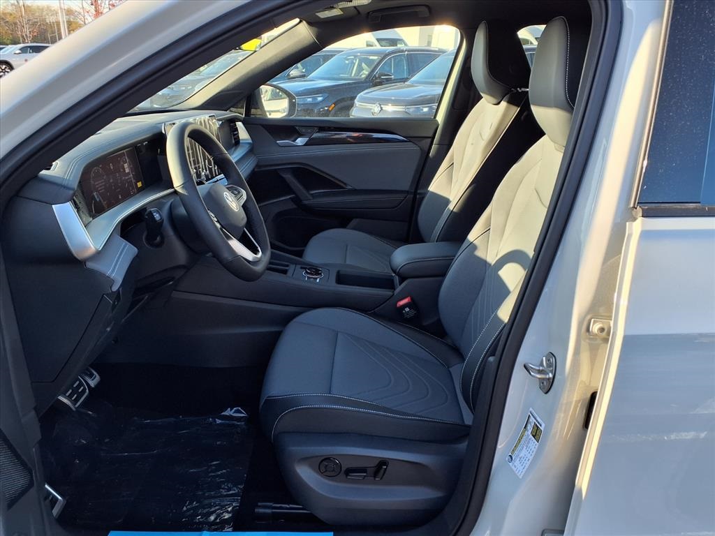 2026 Volkswagen Tiguan SE R-Line Black photo 2