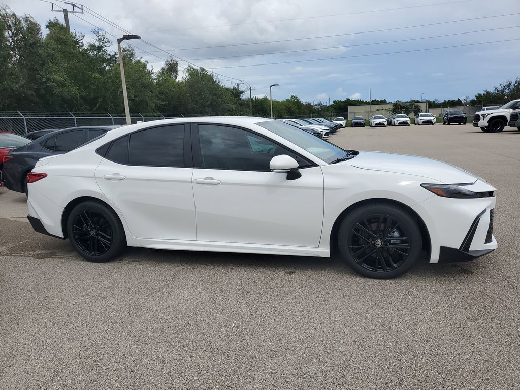 2025 Toyota Camry SE photo 4