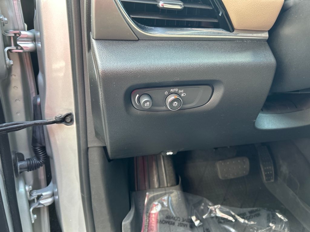 2022 Chevrolet Traverse LS photo 22