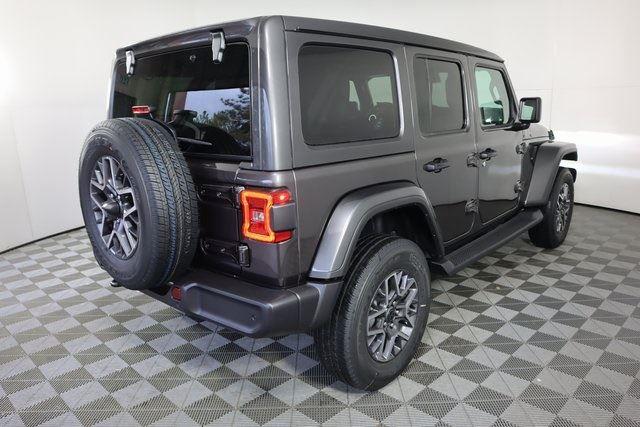 2025 Jeep Wrangler Sahara photo 4