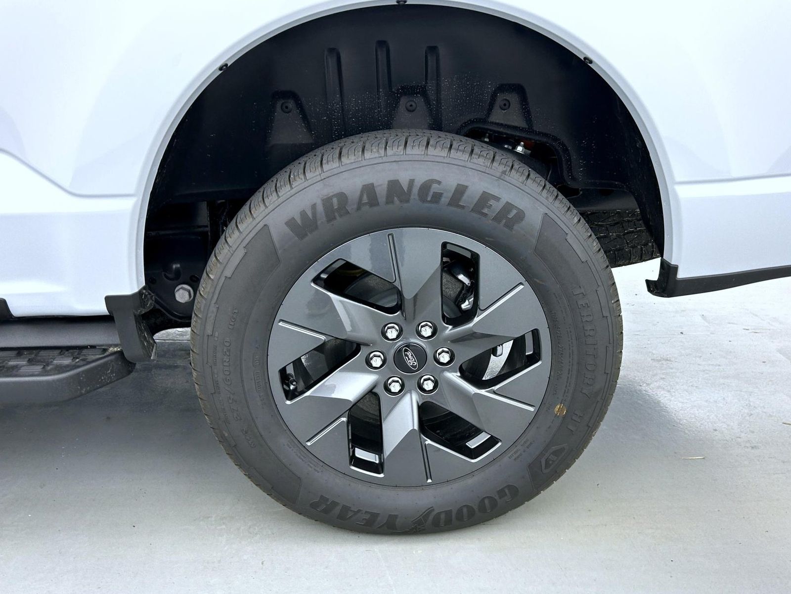 2025 Ford F-150 Lightning Lariat photo 19