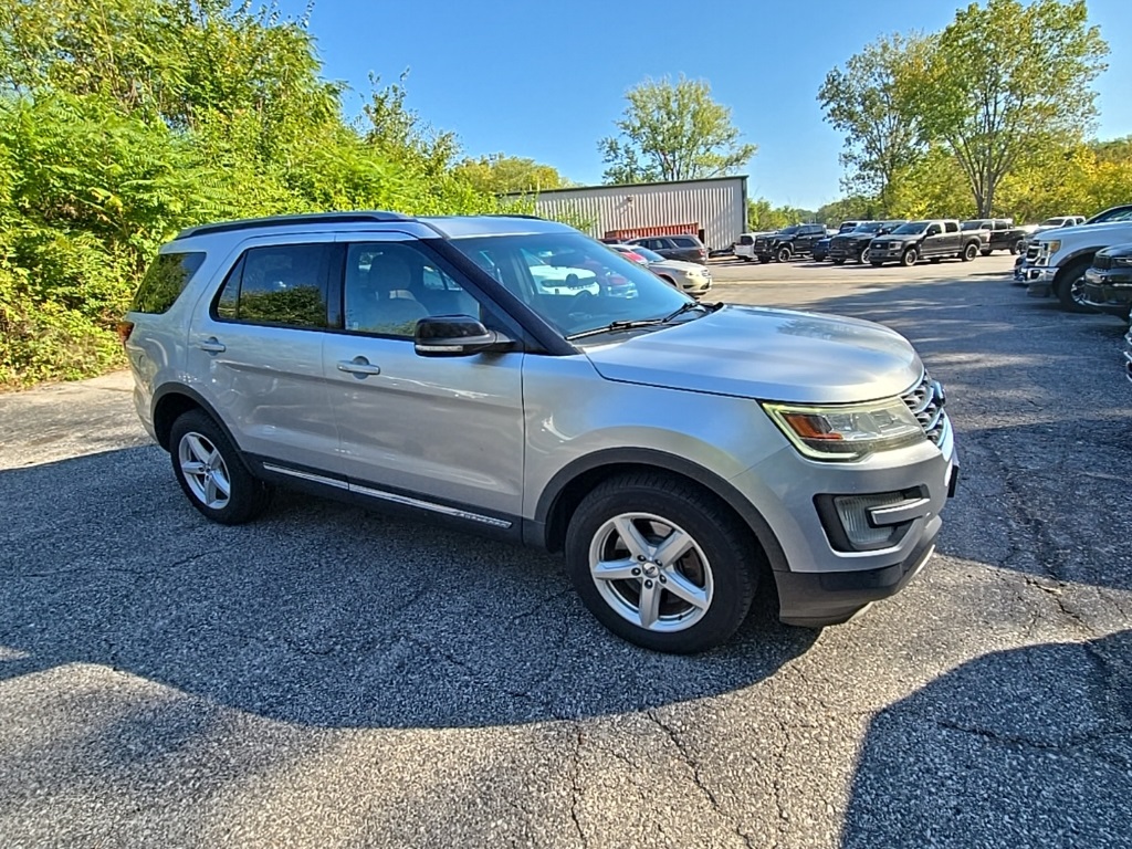 2017 Ford Explorer XLT photo 9