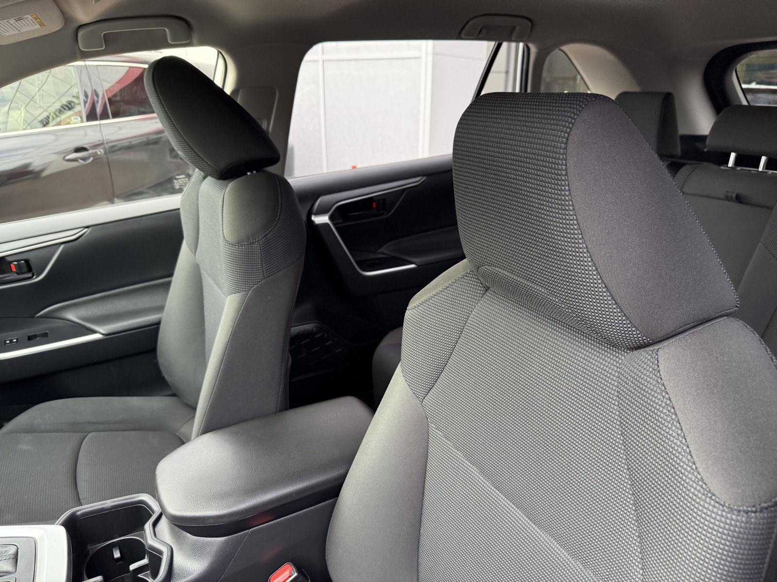2023 Toyota RAV4 LE photo 10