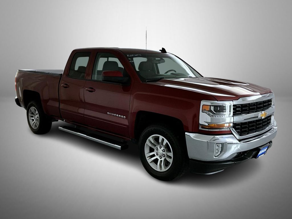 2018 Chevrolet Silverado 1500 LT photo 3