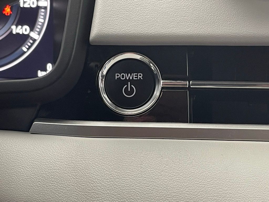 2023 Mitsubishi Outlander PHEV SEL photo 4