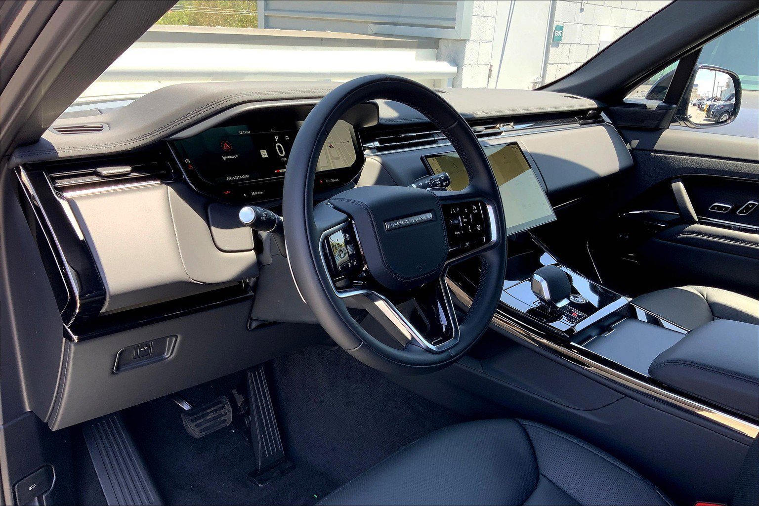 2025 Land Rover Range Rover Sport P360 SE photo 4