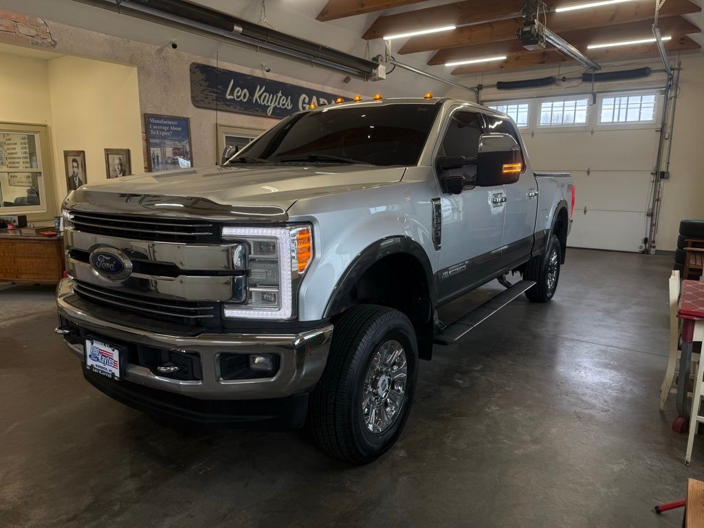 2018 Ford F-350 Lariat photo 2