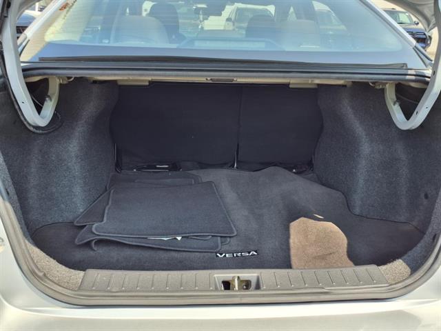 2023 Nissan Versa SV photo 18