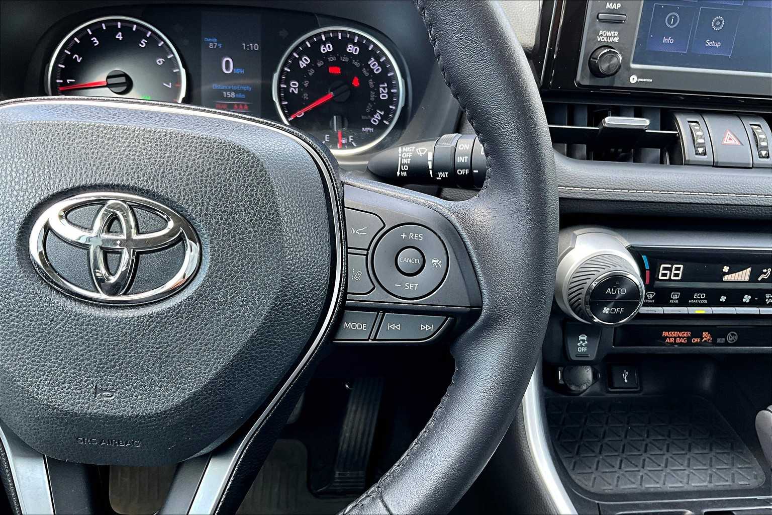 2021 Toyota RAV4 XLE Premium photo 23
