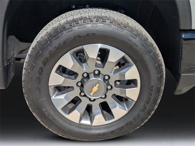 2025 Chevrolet Silverado 2500HD Custom photo 10