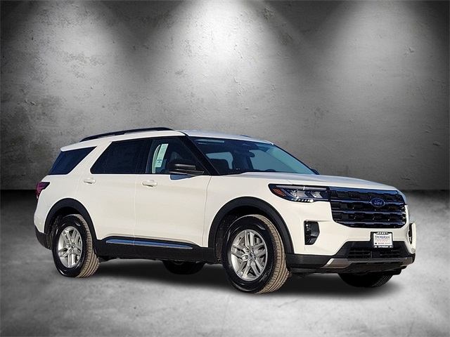 2025 Ford Explorer photo 3