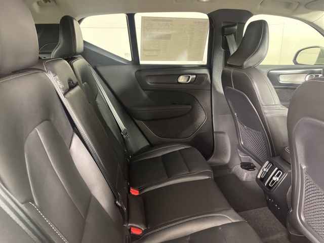 2025 Volvo XC40 Core photo 14
