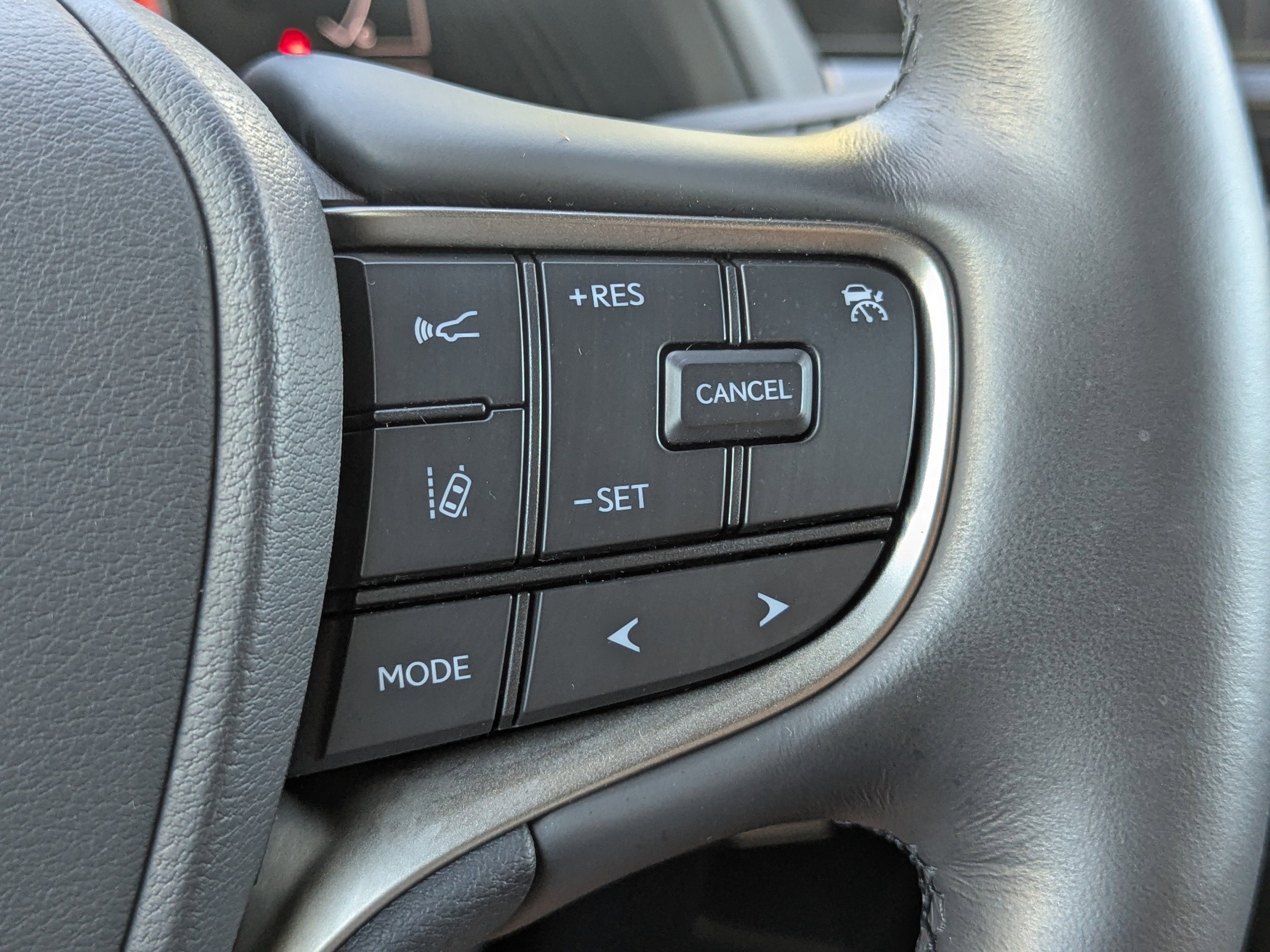 2023 Lexus UX 250h Premium photo 35