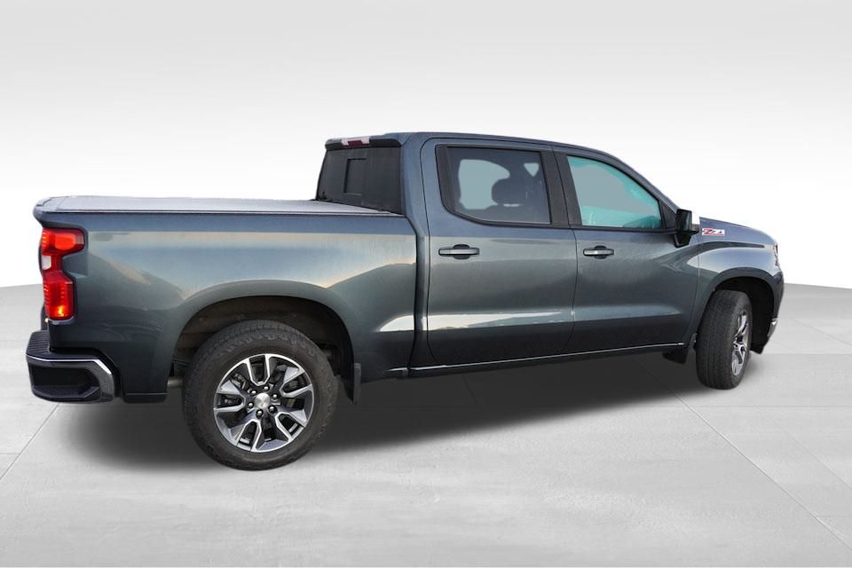 2021 Chevrolet Silverado 1500 LT photo 3