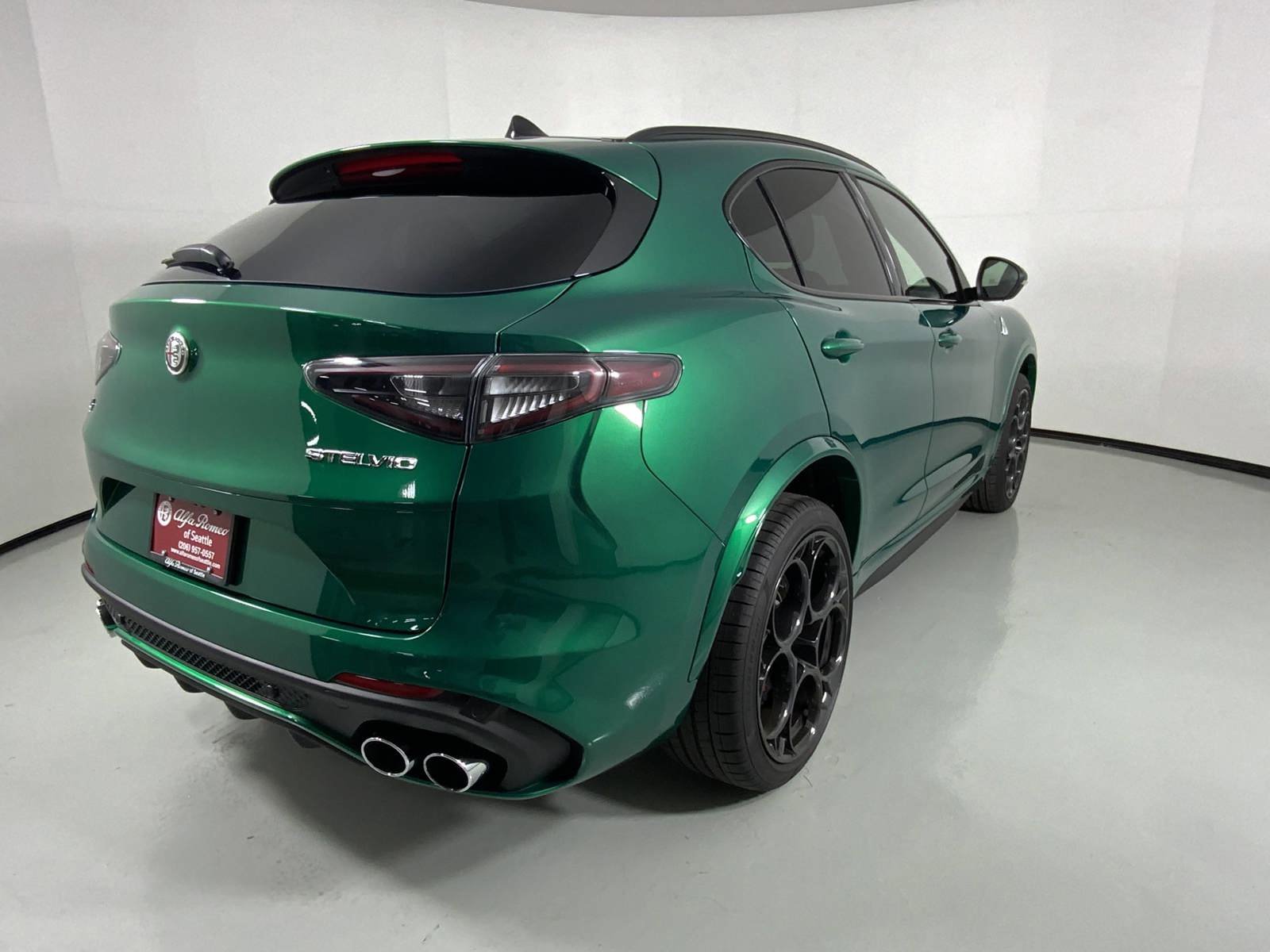 2024 Alfa Romeo Stelvio Quadrifoglio photo 2
