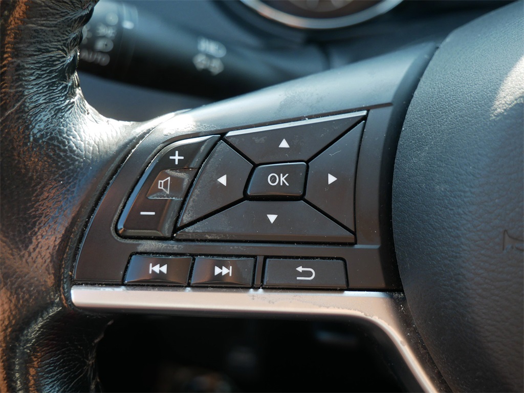 2017 Nissan Rogue SV photo 23