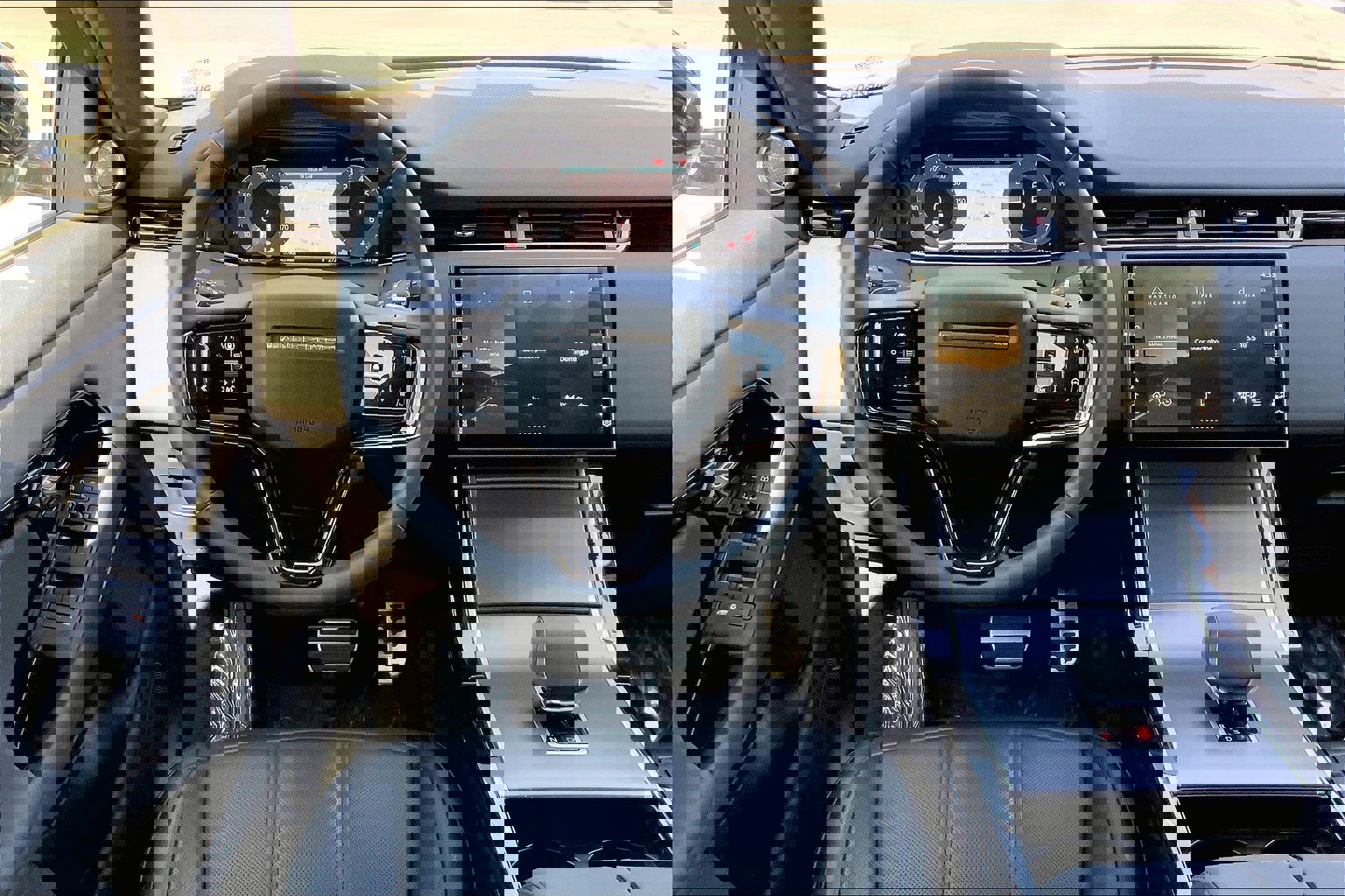 2024 Land Rover Range Rover Evoque Dynamic SE photo 5