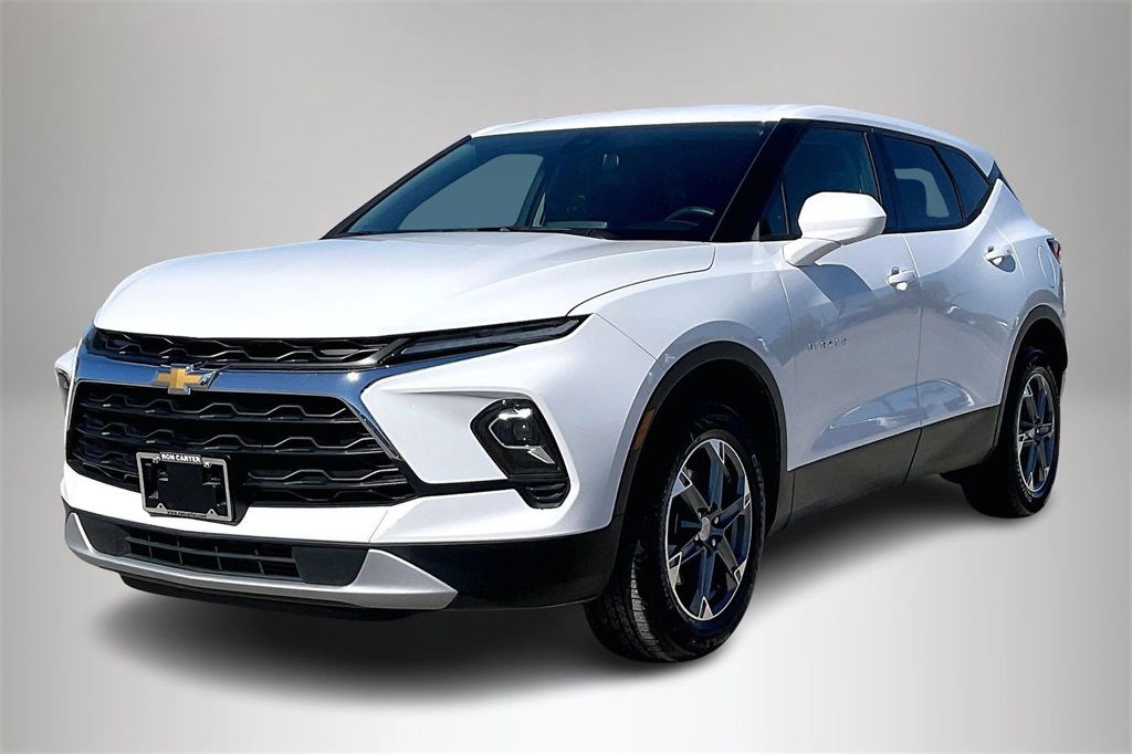 2025 Chevrolet Blazer 2LT photo 2