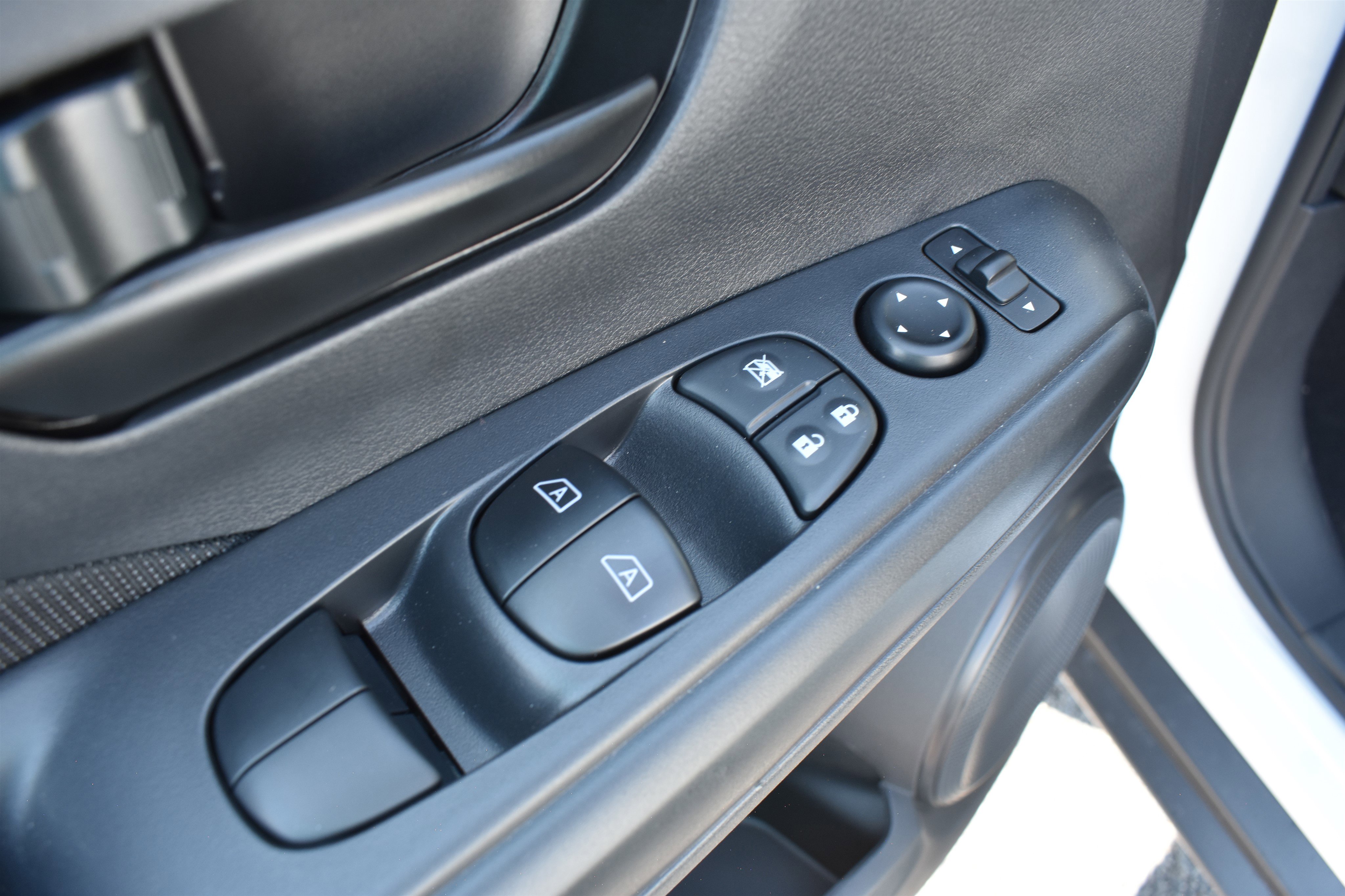 2025 Nissan Kicks Play S photo 4