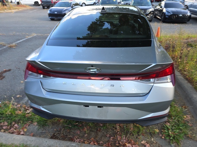 2023 Hyundai Elantra SE photo 5