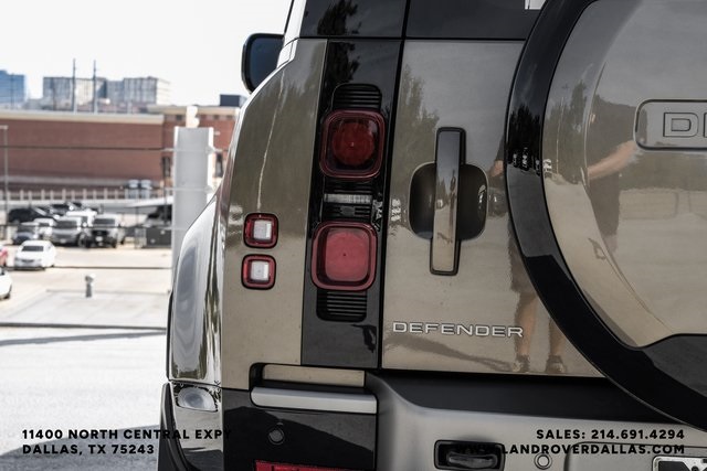 2025 Land Rover Defender 110 X-Dynamic SE photo 42