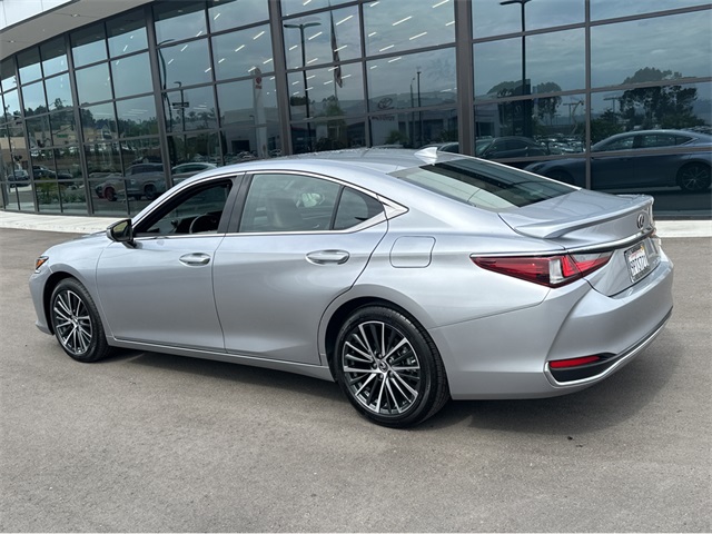 2025 Lexus ES 300h Premium photo 4