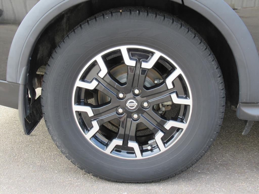 2020 Nissan Pathfinder SV photo 3