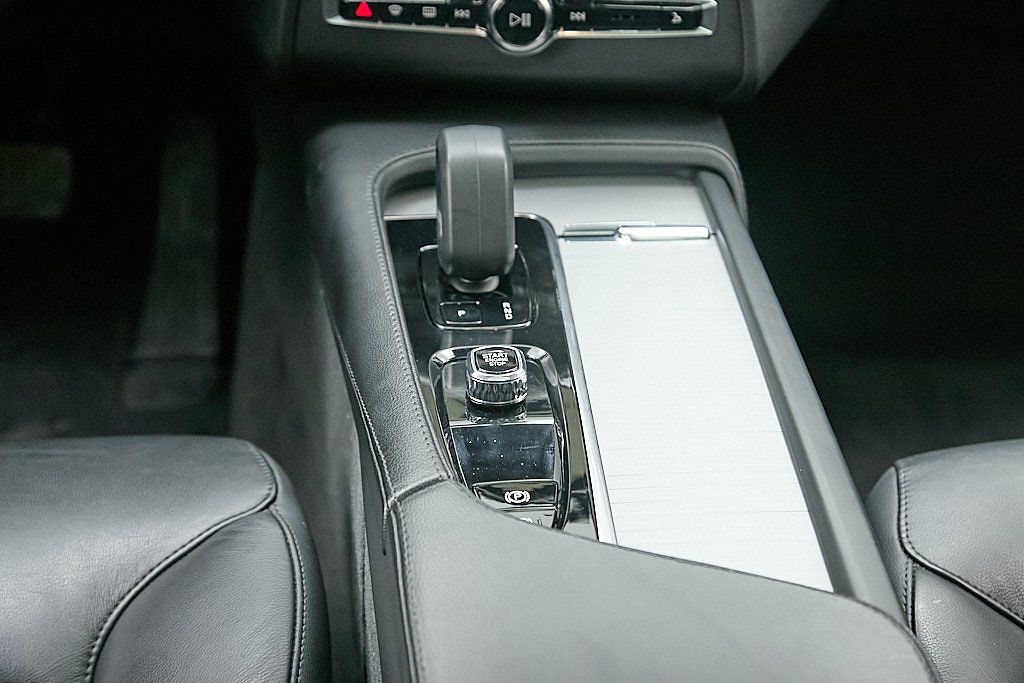 2023 VOLVO XC90 - Image 31