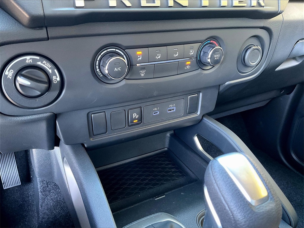 2025 Nissan Frontier SV photo 12