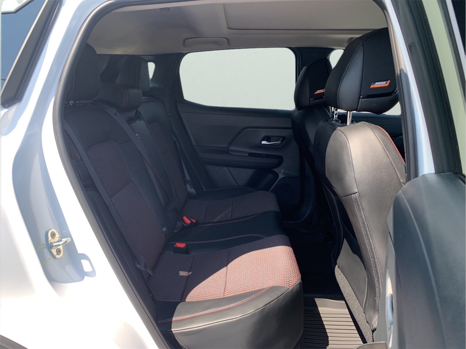 2025 Nissan Kicks SR photo 28
