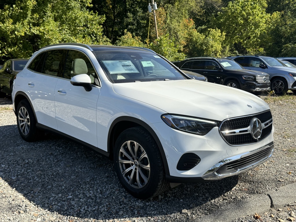 2026 Mercedes-Benz GLC Base's photo