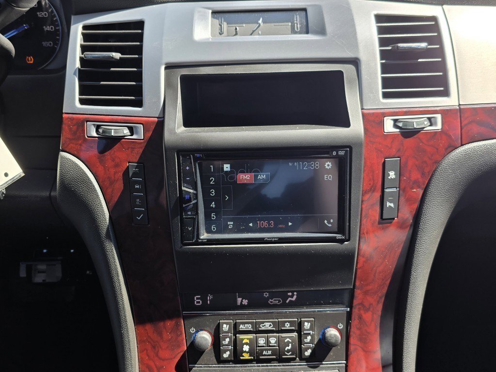 2007 Cadillac Escalade Base photo 3