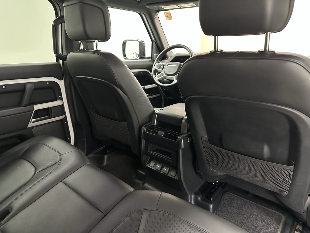 2024 Land Rover Defender 110 S photo 11