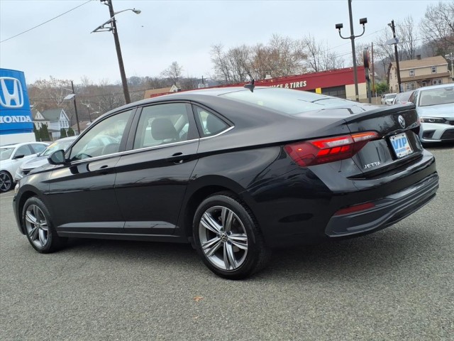 2024 Volkswagen Jetta SE photo 3