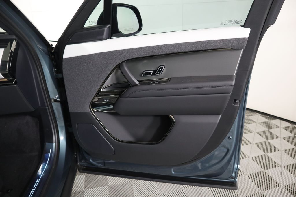 2025 Land Rover Range Rover Sport SE photo 23