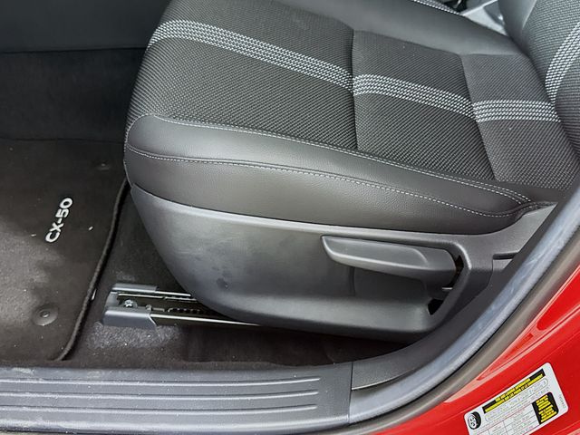 2025 Mazda CX-50 2.5 Select photo 18