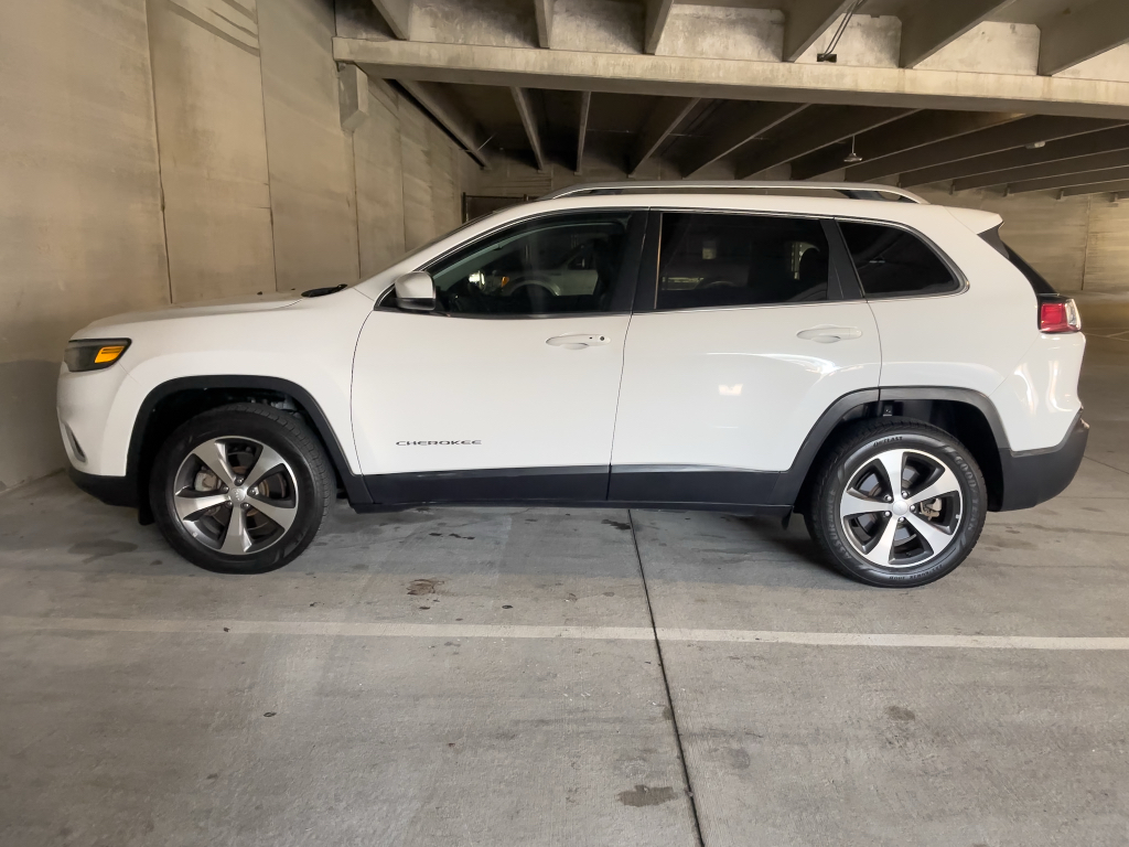 Used 2020 Jeep Cherokee Limited with VIN 1C4PJMDX1LD587445 for sale in Kansas City