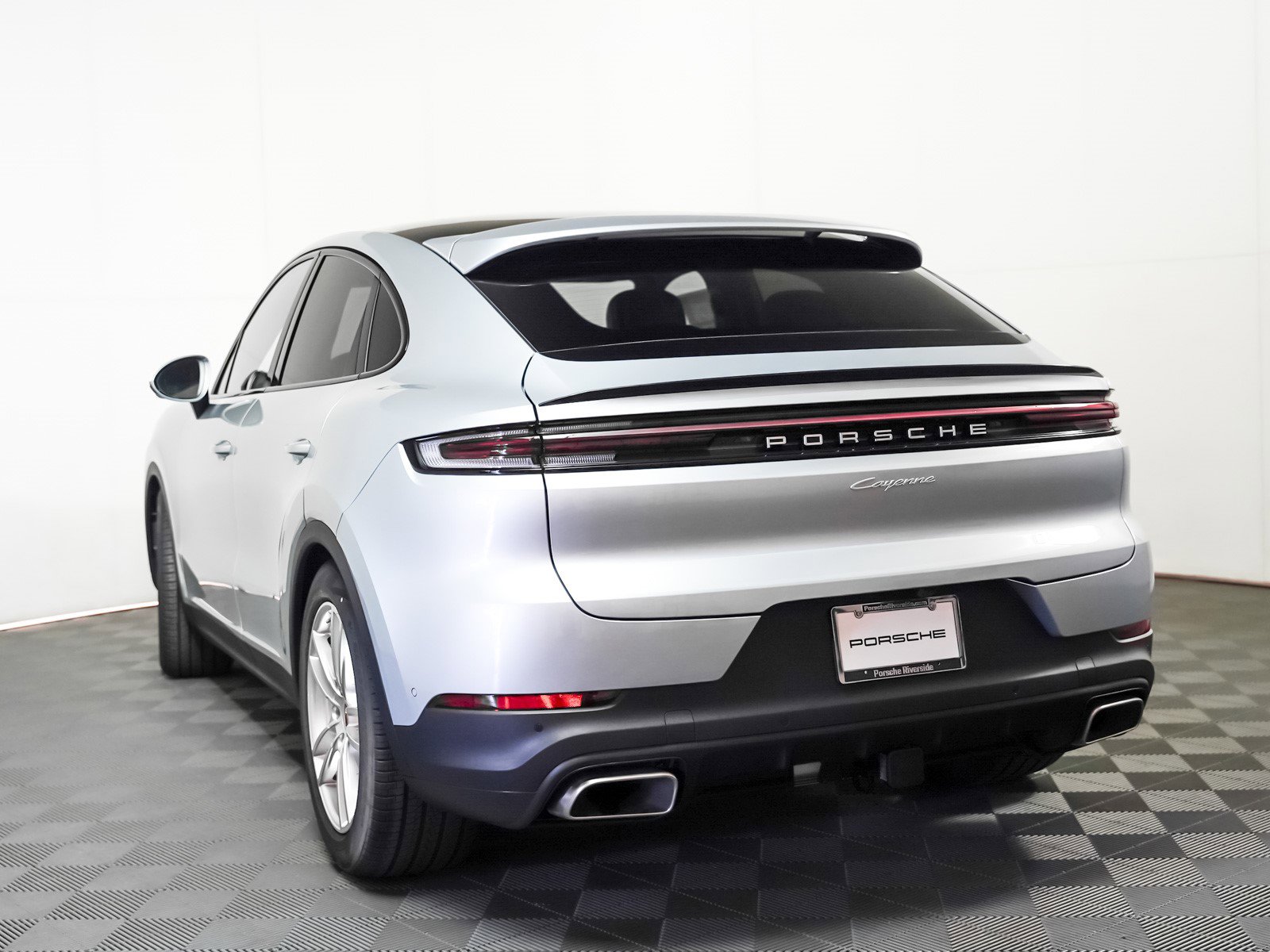 2025 Porsche Cayenne Coupe photo 3