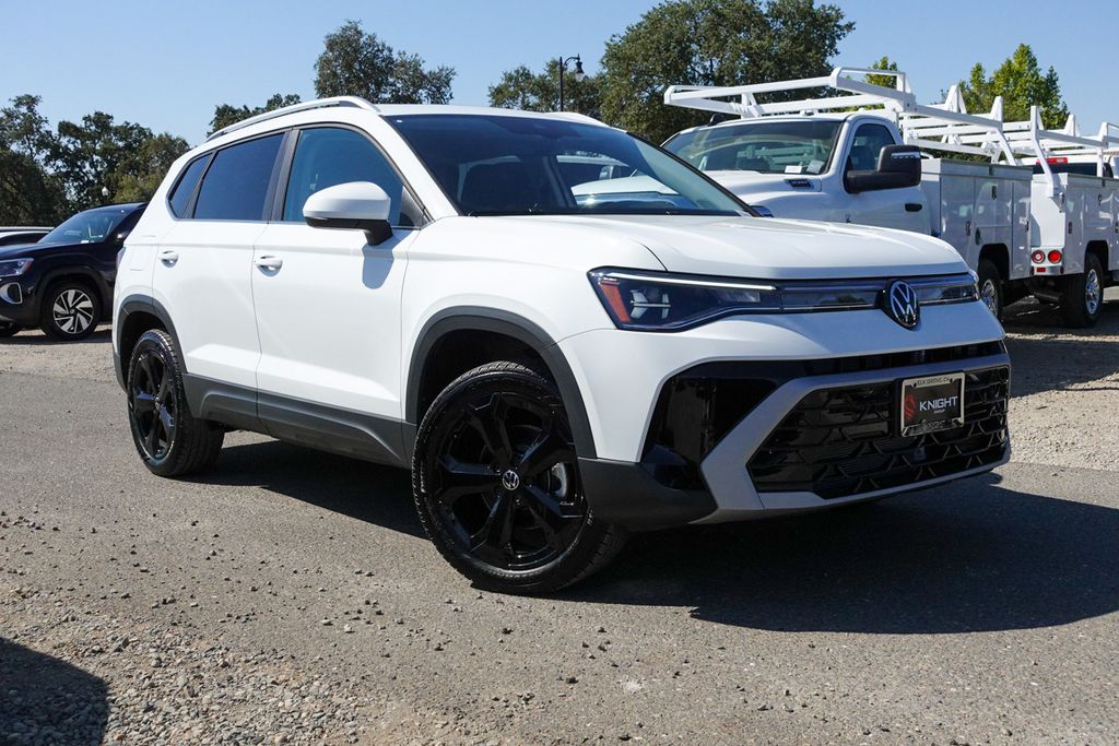 2025 Volkswagen Taos SEL photo 3